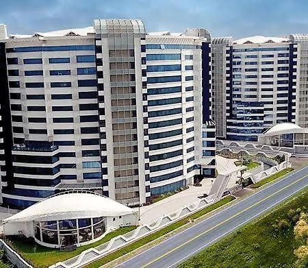 7 Star Weekend Studio At Rajhans Belliza By Global Hospitality Surat Ngoại thất bức ảnh
