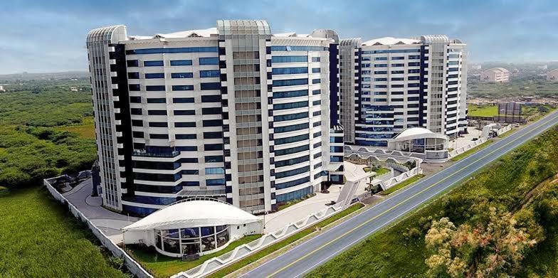 7 Star Weekend Studio At Rajhans Belliza By Global Hospitality Surat Ngoại thất bức ảnh